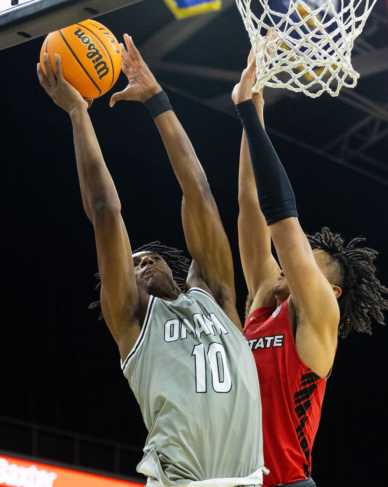 111722-owh-spo-unobasketball-em01.jpg